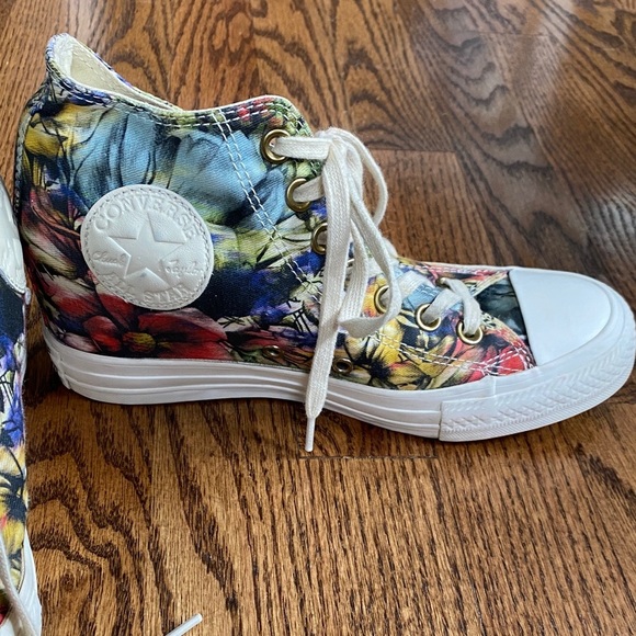 Hawaiian floral Converse All Stars Lux, hidden wedge sneakers, size 7.5. - Picture 6 of 14